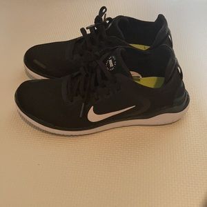 Nike Free Rn - Like New - women’s size 7